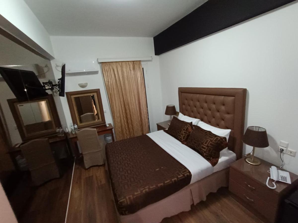 Queens Leriotis Hotel Pire Dış mekan fotoğraf