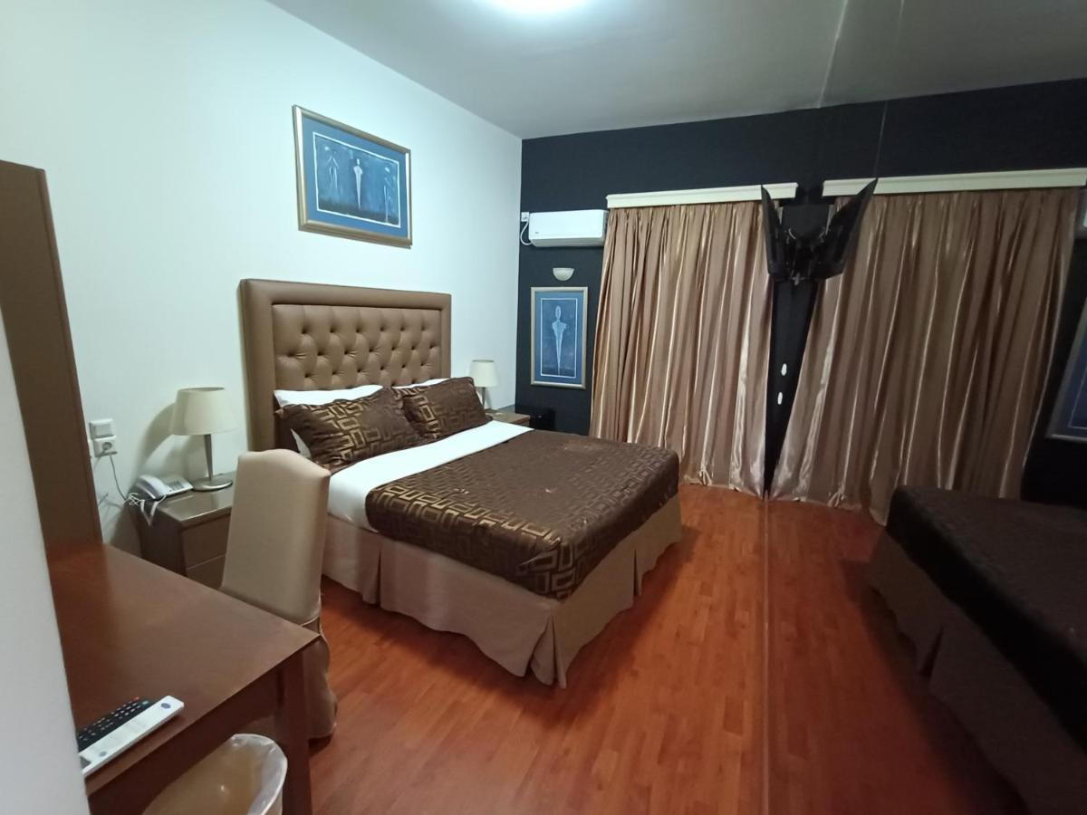 Queens Leriotis Hotel Pire Dış mekan fotoğraf